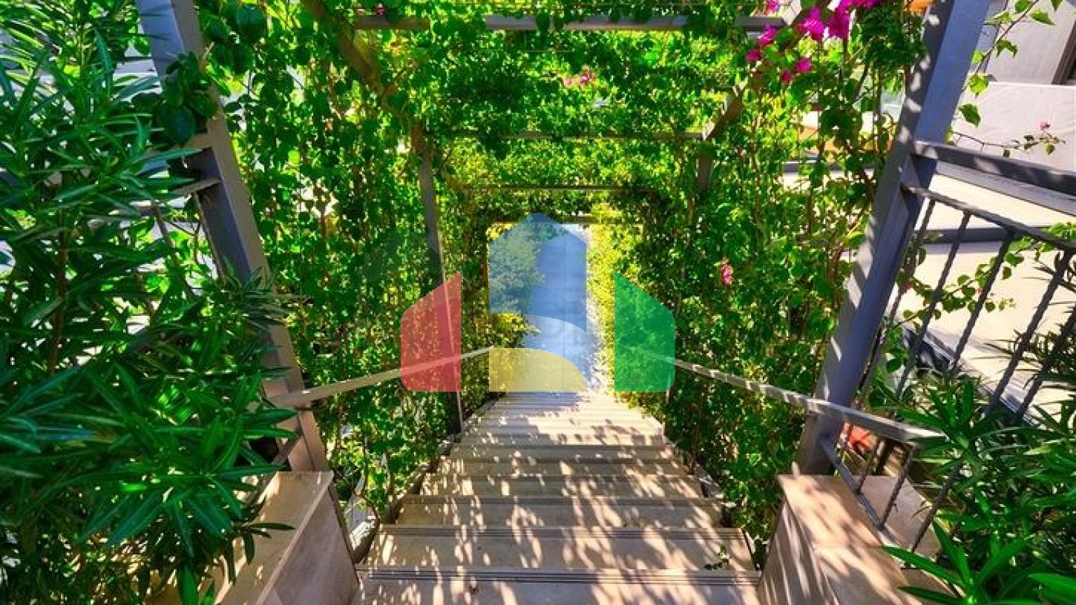 Квартира планування 4 + 1 в мікрорайоні Унджали - Анталія