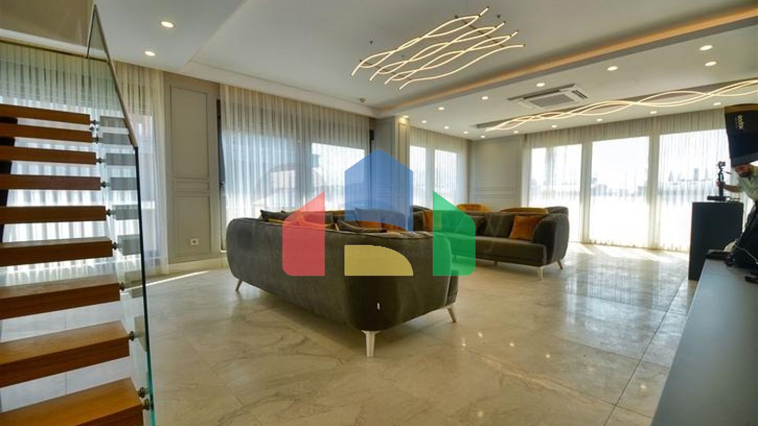 Квартира планування 4 + 1 в мікрорайоні Унджали - Анталія