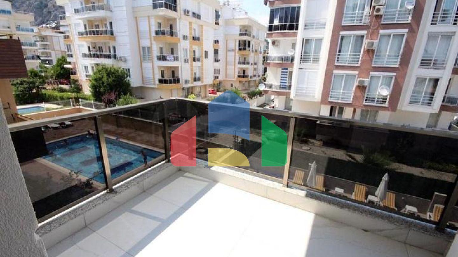 Квартири планування 1 + 1 і 2 + 1 в мікрорайоні Хурма - Анталія