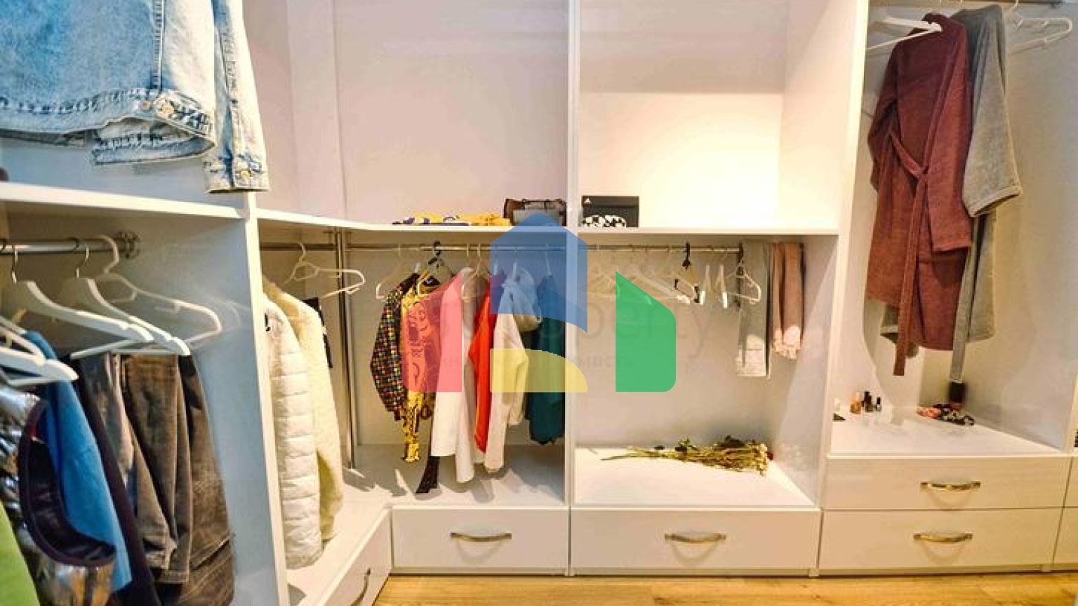 Простора квартира планування 4 + 1 в мікрорайоні Унджали - Анталія