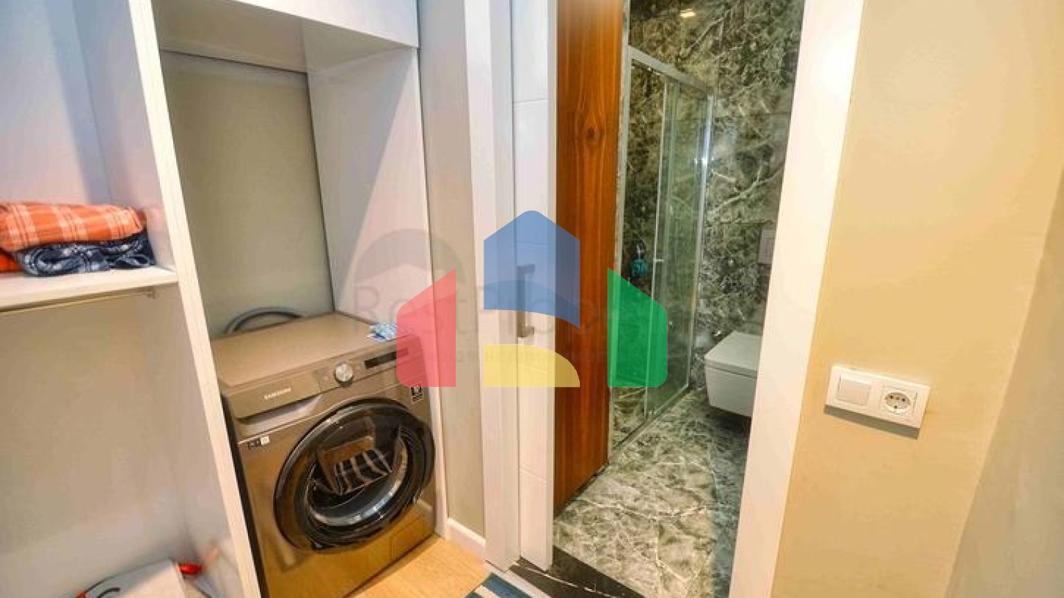 Простора квартира планування 4 + 1 в мікрорайоні Унджали - Анталія