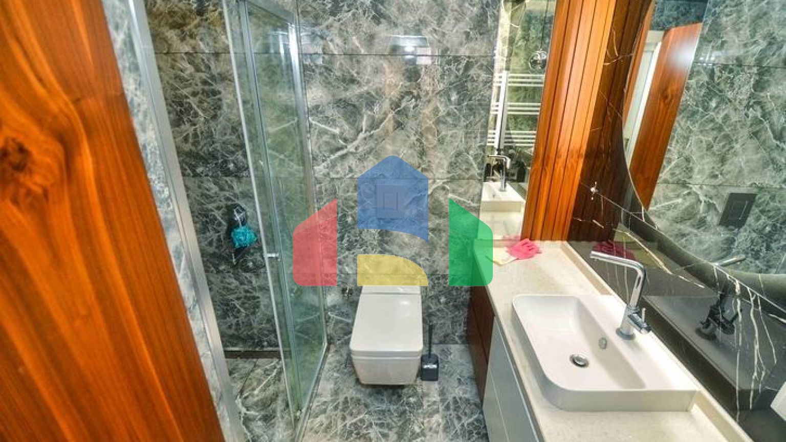 Простора квартира планування 4 + 1 в мікрорайоні Унджали - Анталія