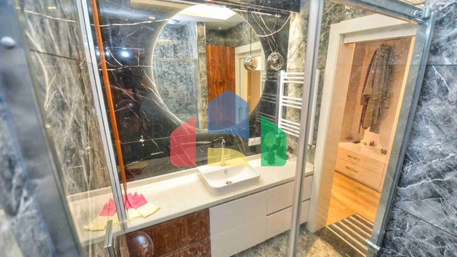 Простора квартира планування 4 + 1 в мікрорайоні Унджали - Анталія