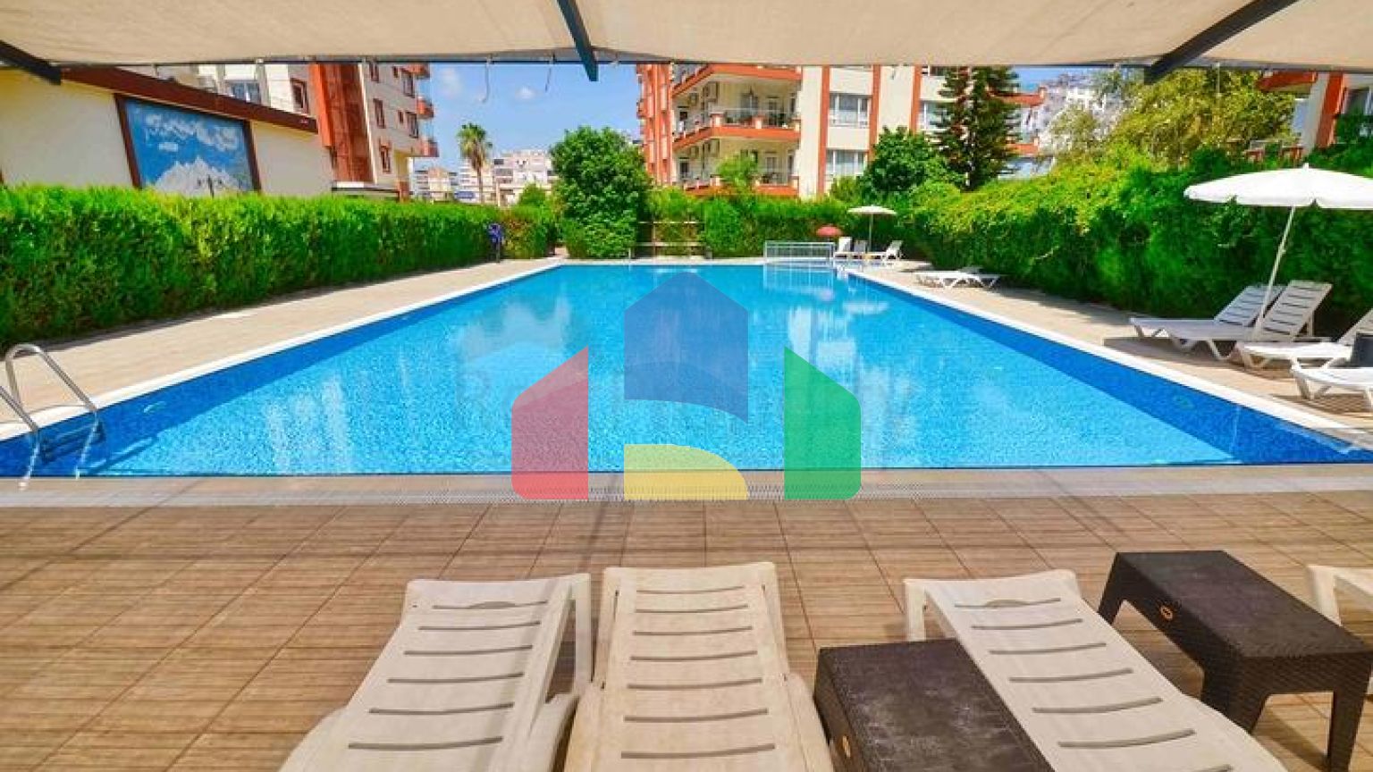 Простора квартира планування 4 + 1 в мікрорайоні Унджали - Анталія