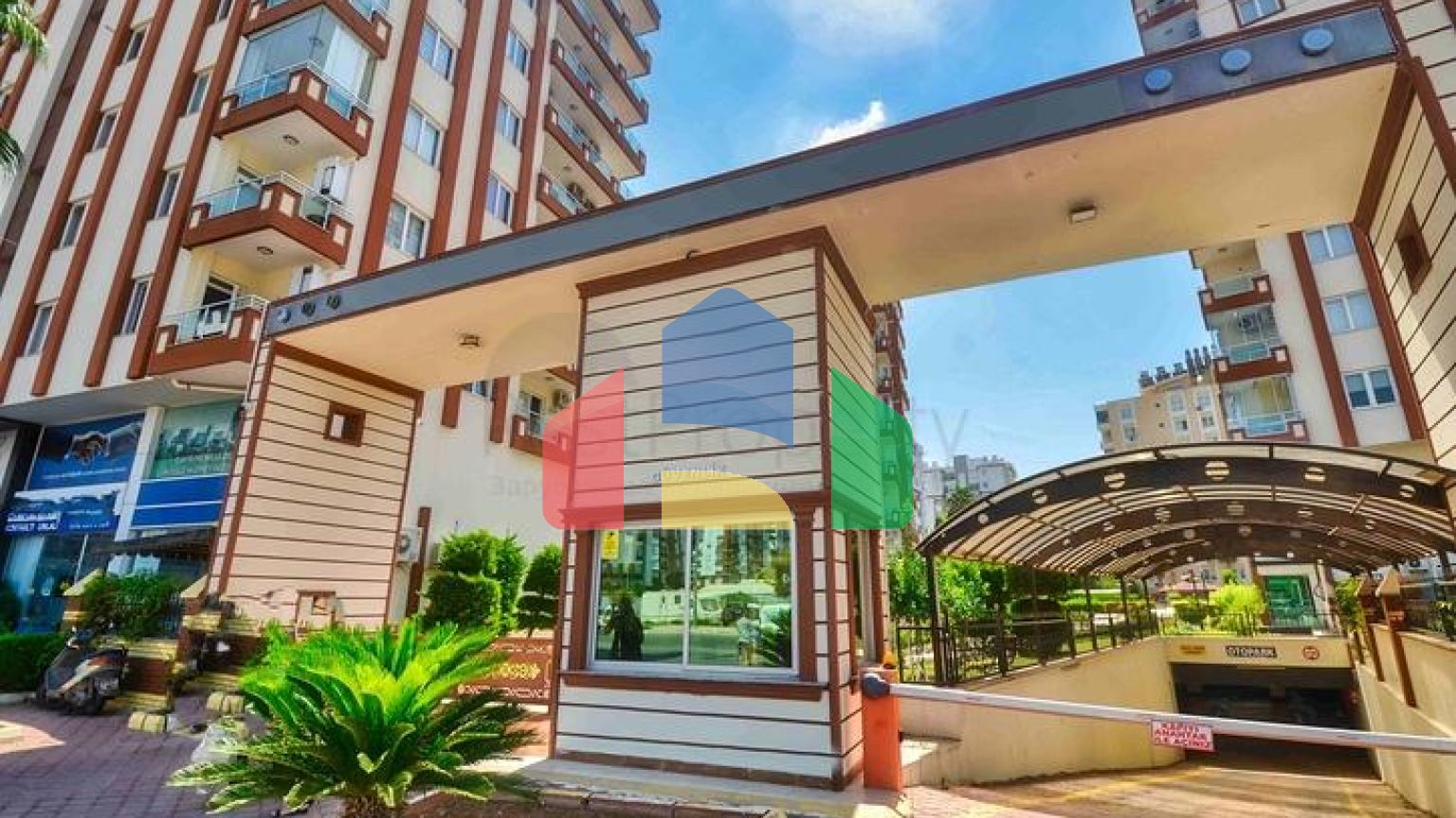 Простора квартира планування 4 + 1 в мікрорайоні Унджали - Анталія