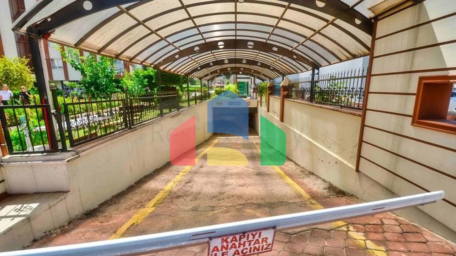 Простора квартира планування 4 + 1 в мікрорайоні Унджали - Анталія