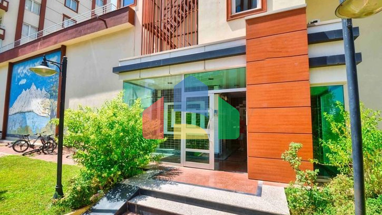 Простора квартира планування 4 + 1 в мікрорайоні Унджали - Анталія