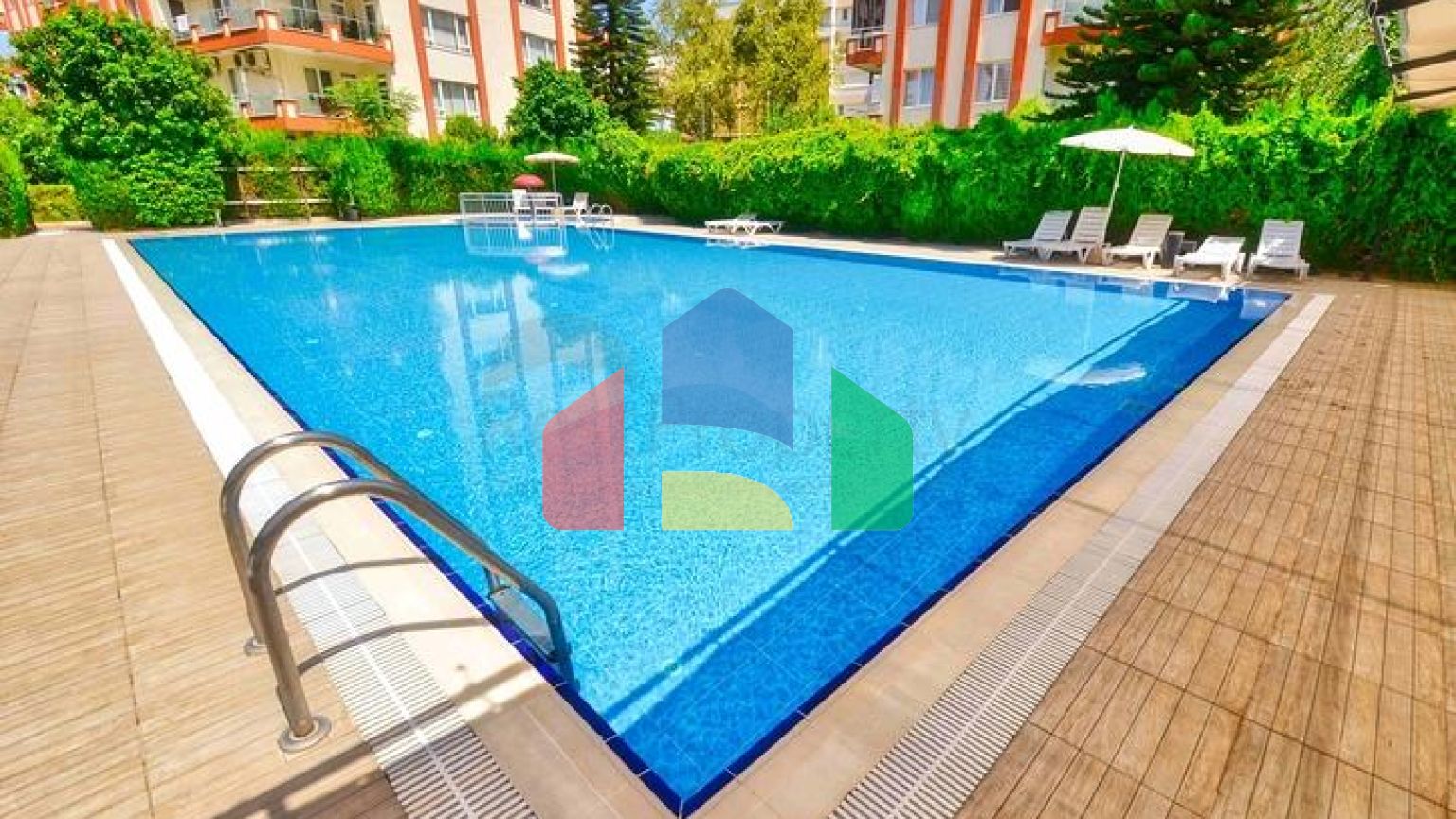 Простора квартира планування 4 + 1 в мікрорайоні Унджали - Анталія