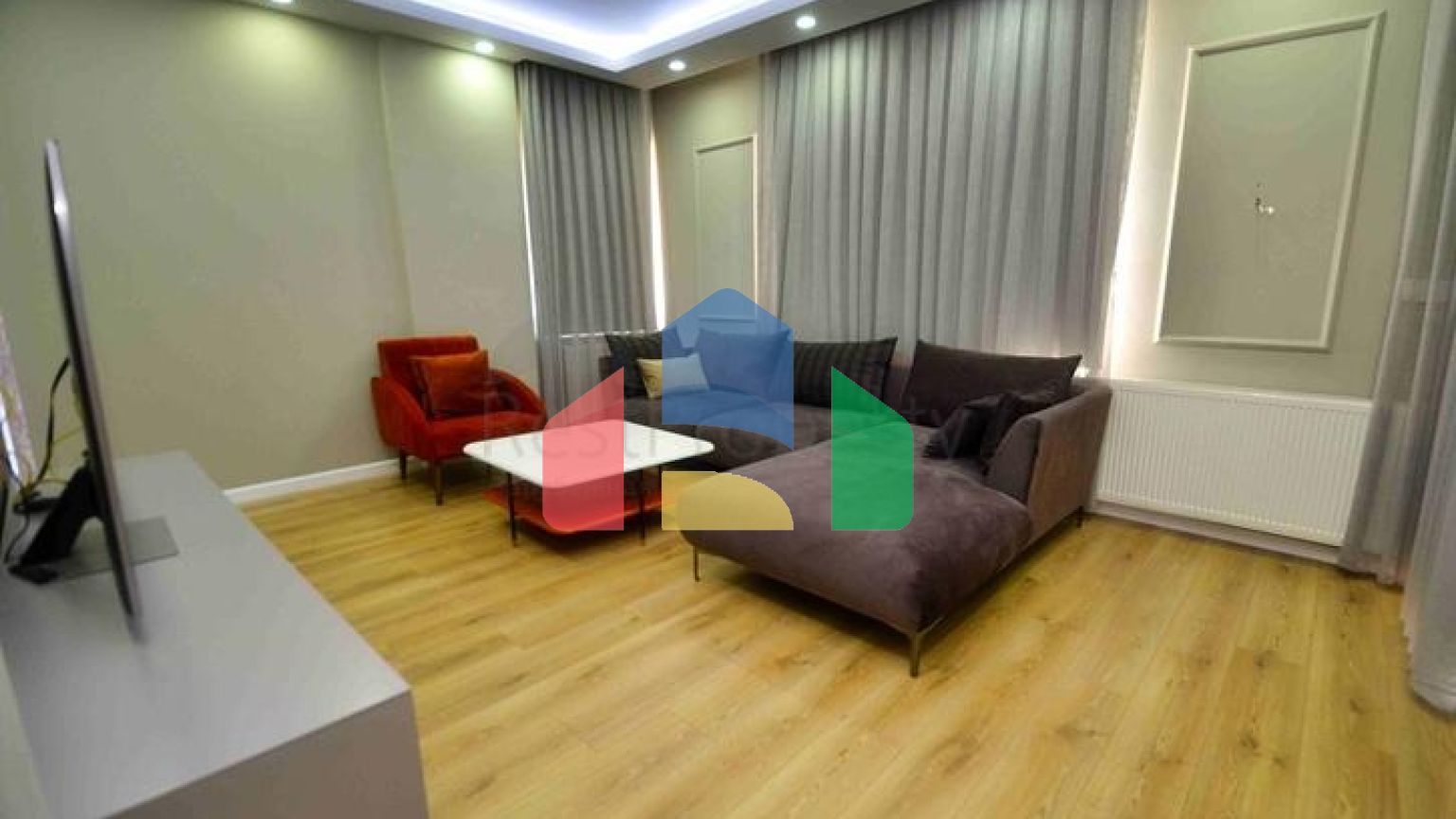 Простора квартира планування 4 + 1 в мікрорайоні Унджали - Анталія