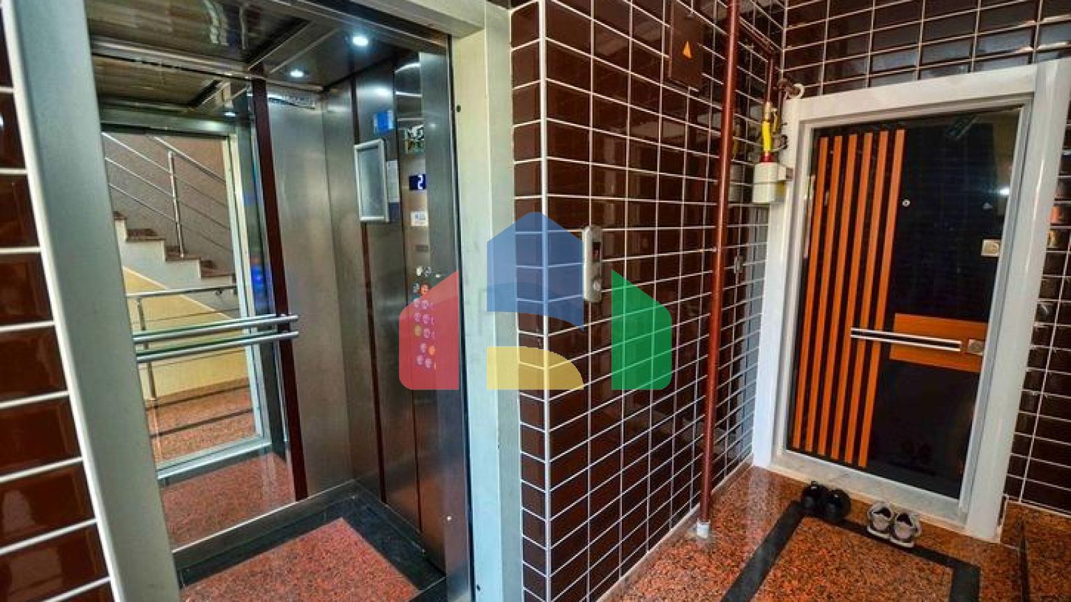 Простора квартира планування 4 + 1 в мікрорайоні Унджали - Анталія