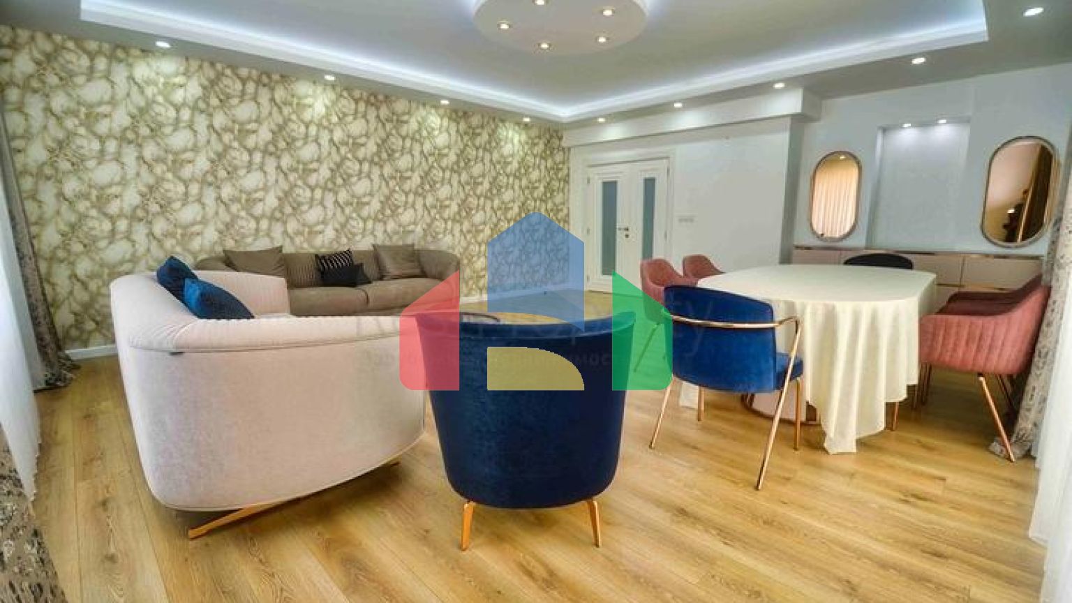 Простора квартира планування 4 + 1 в мікрорайоні Унджали - Анталія