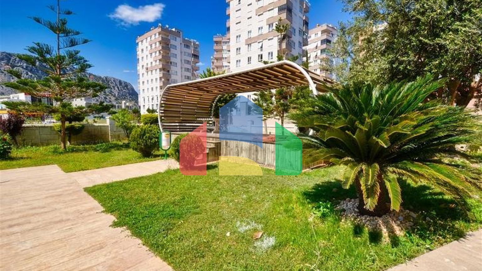 Квартира планування 2 + 1 в мікрорайоні Сарису - Анталія