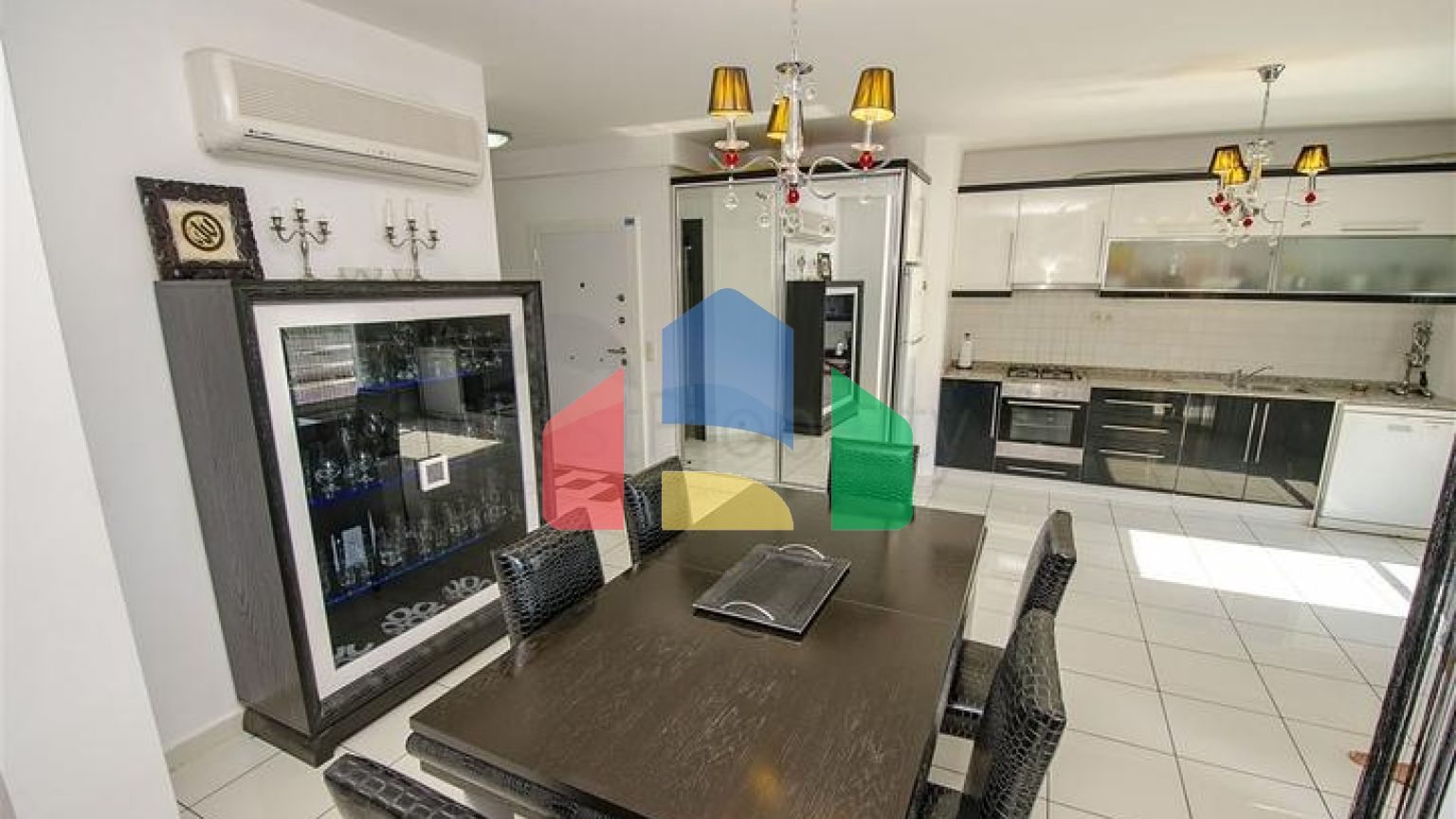 Квартира 3 + 1 з меблями в комплексі в хурмі Коньяалти Анталья