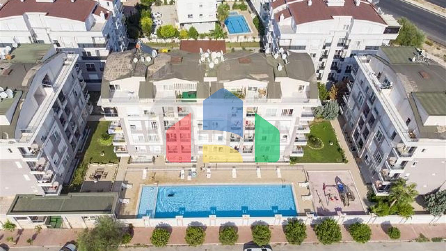 Квартира 3 + 1 з меблями в комплексі в хурмі Коньяалти Анталья