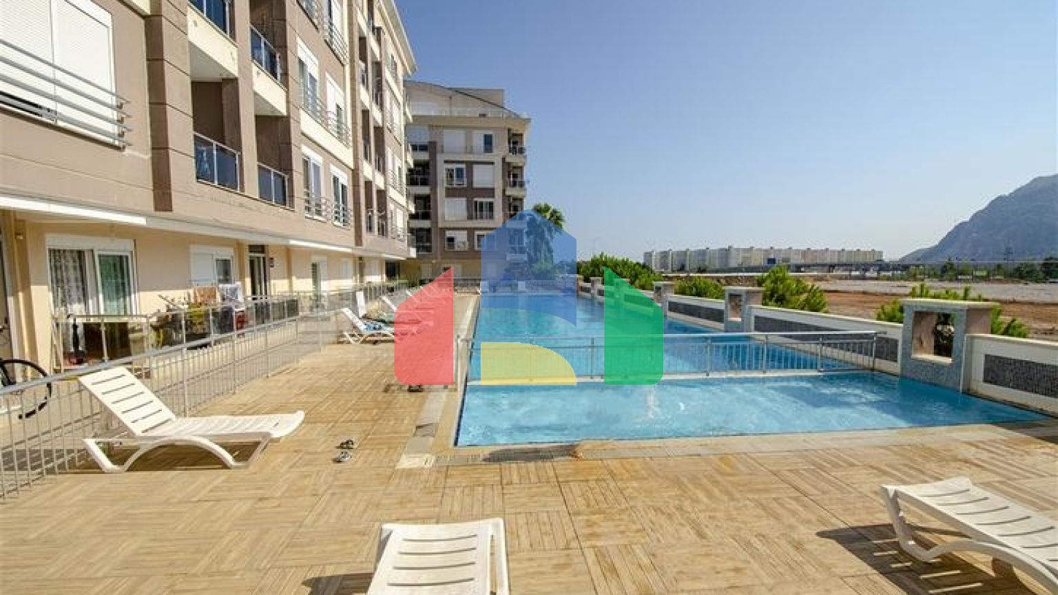 Квартира 3 + 1 з меблями в комплексі в хурмі Коньяалти Анталья