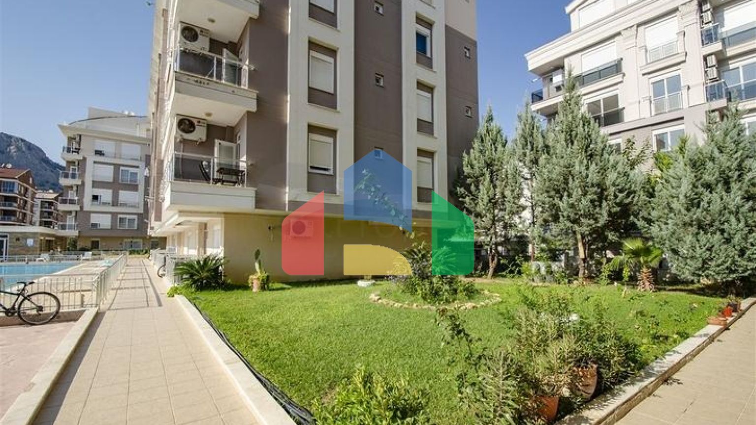 Квартира 3 + 1 з меблями в комплексі в хурмі Коньяалти Анталья