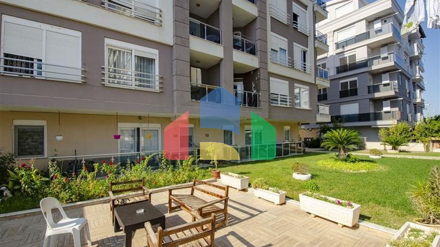 Квартира 3 + 1 з меблями в комплексі в хурмі Коньяалти Анталья