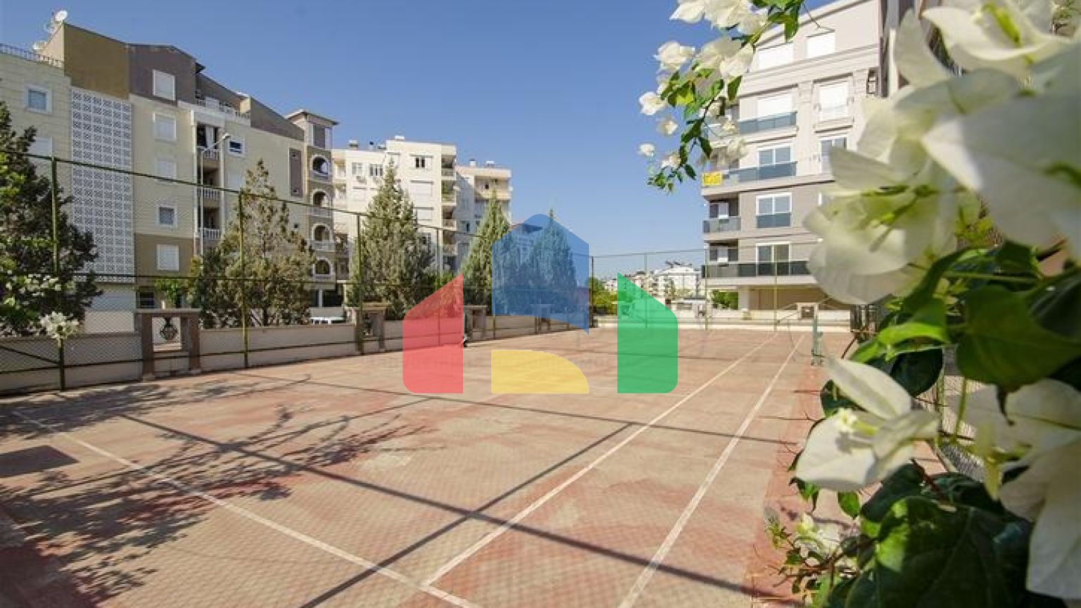 Квартира 3 + 1 з меблями в комплексі в хурмі Коньяалти Анталья