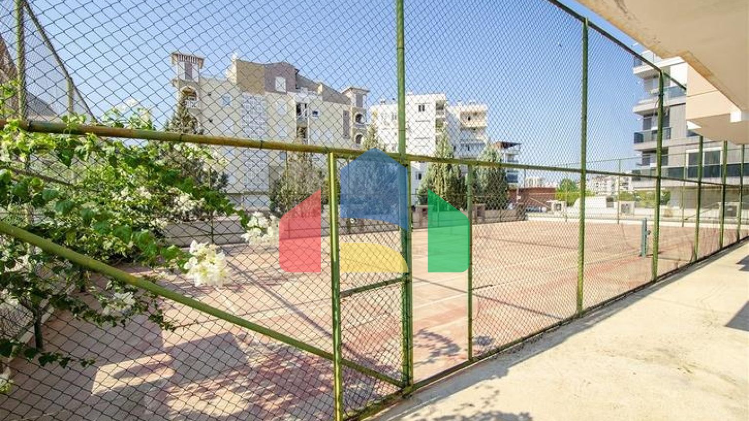 Квартира 3 + 1 з меблями в комплексі в хурмі Коньяалти Анталья