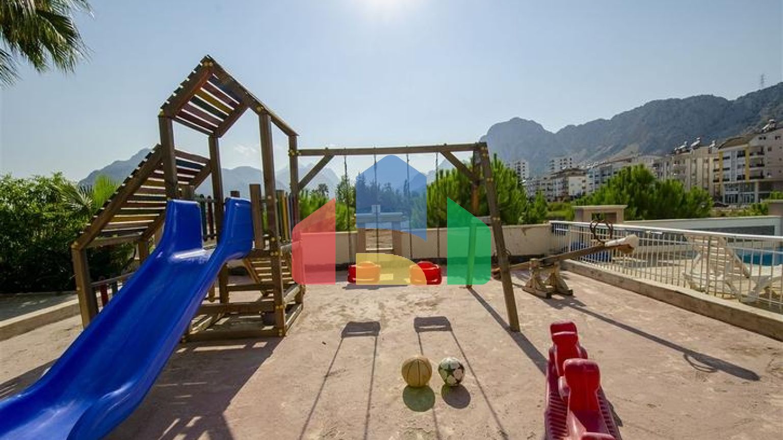 Квартира 3 + 1 з меблями в комплексі в хурмі Коньяалти Анталья