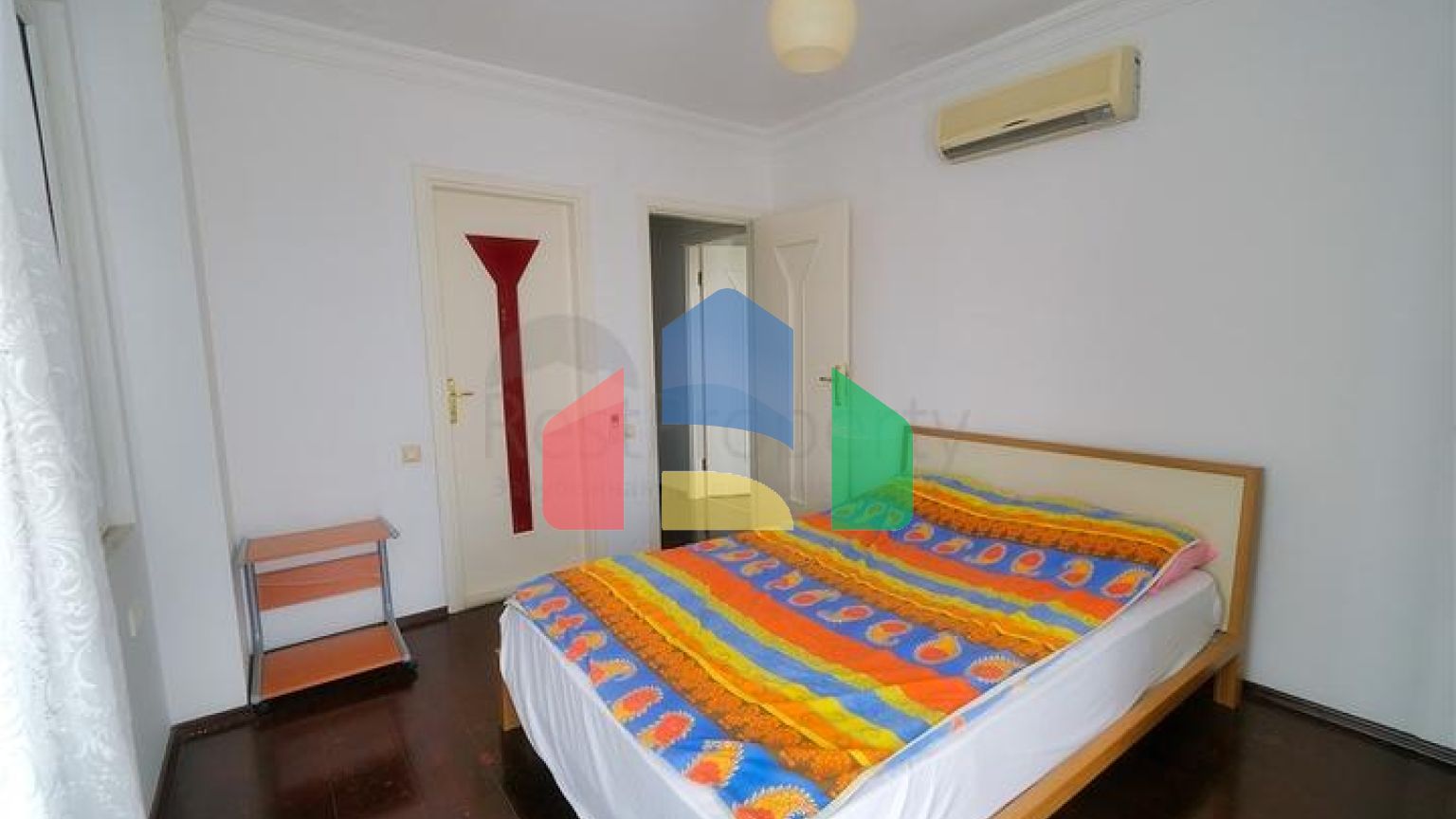 Простора квартира планування 4 + 1 в мікрорайоні Лиман - Анталія