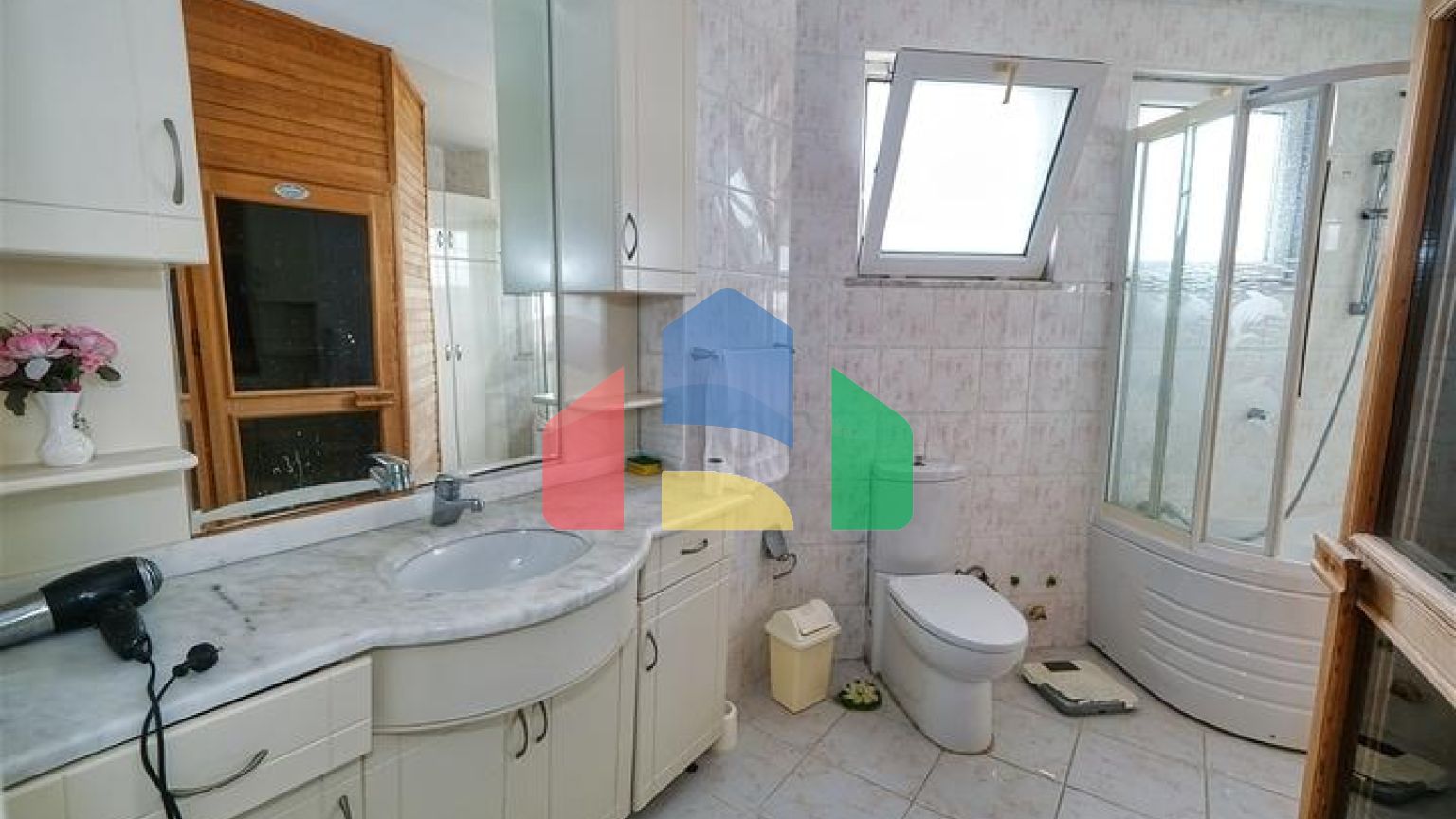 Простора квартира планування 4 + 1 в мікрорайоні Лиман - Анталія