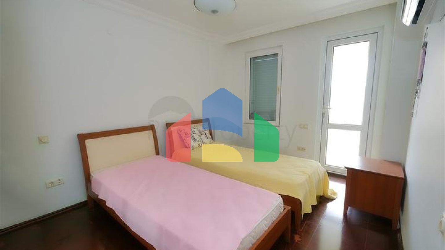 Простора квартира планування 4 + 1 в мікрорайоні Лиман - Анталія