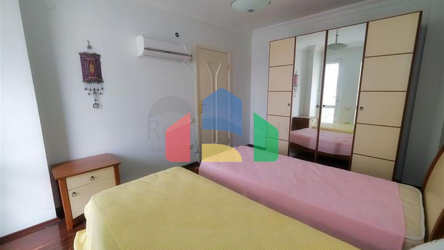 Простора квартира планування 4 + 1 в мікрорайоні Лиман - Анталія