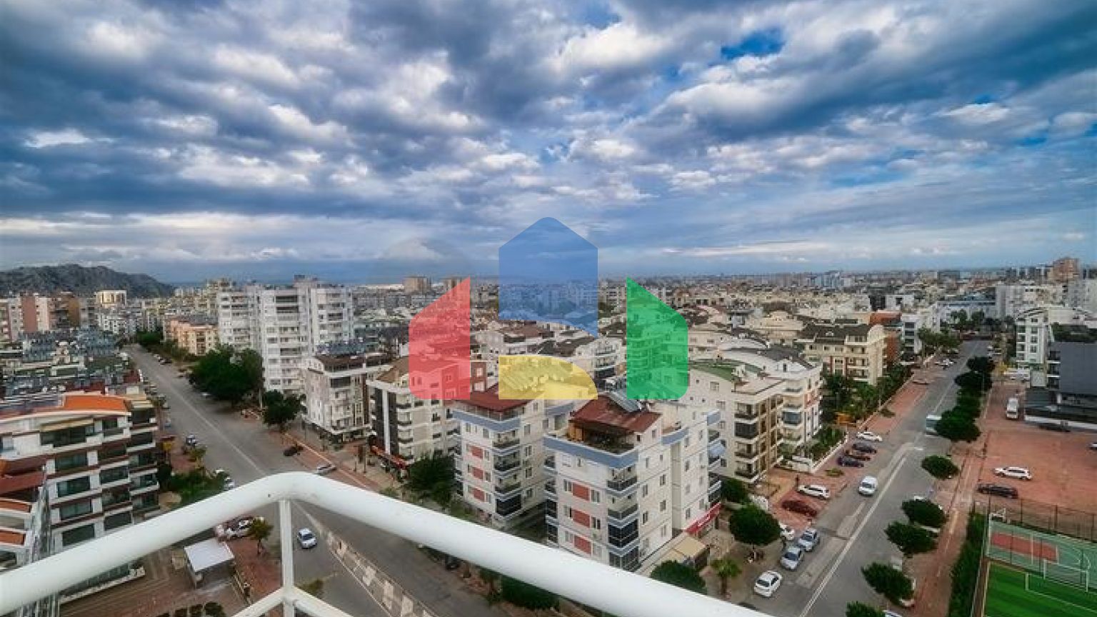 Простора квартира планування 4 + 1 в мікрорайоні Лиман - Анталія