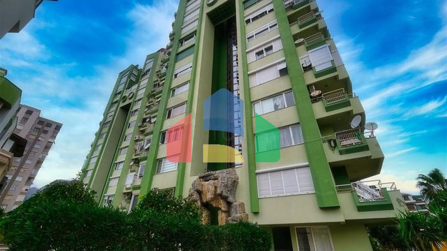 Простора квартира планування 4 + 1 в мікрорайоні Лиман - Анталія