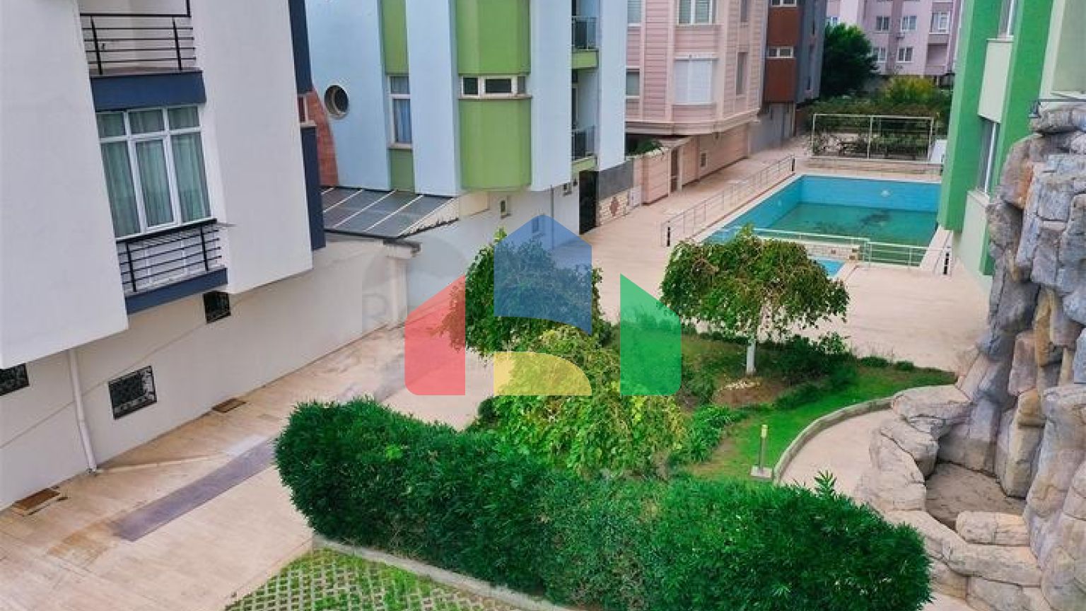 Простора квартира планування 4 + 1 в мікрорайоні Лиман - Анталія