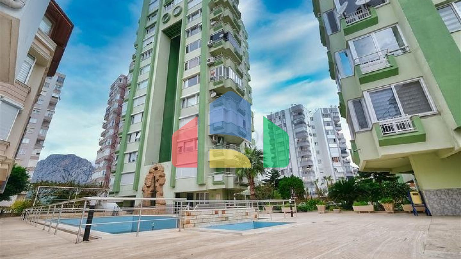 Простора квартира планування 4 + 1 в мікрорайоні Лиман - Анталія