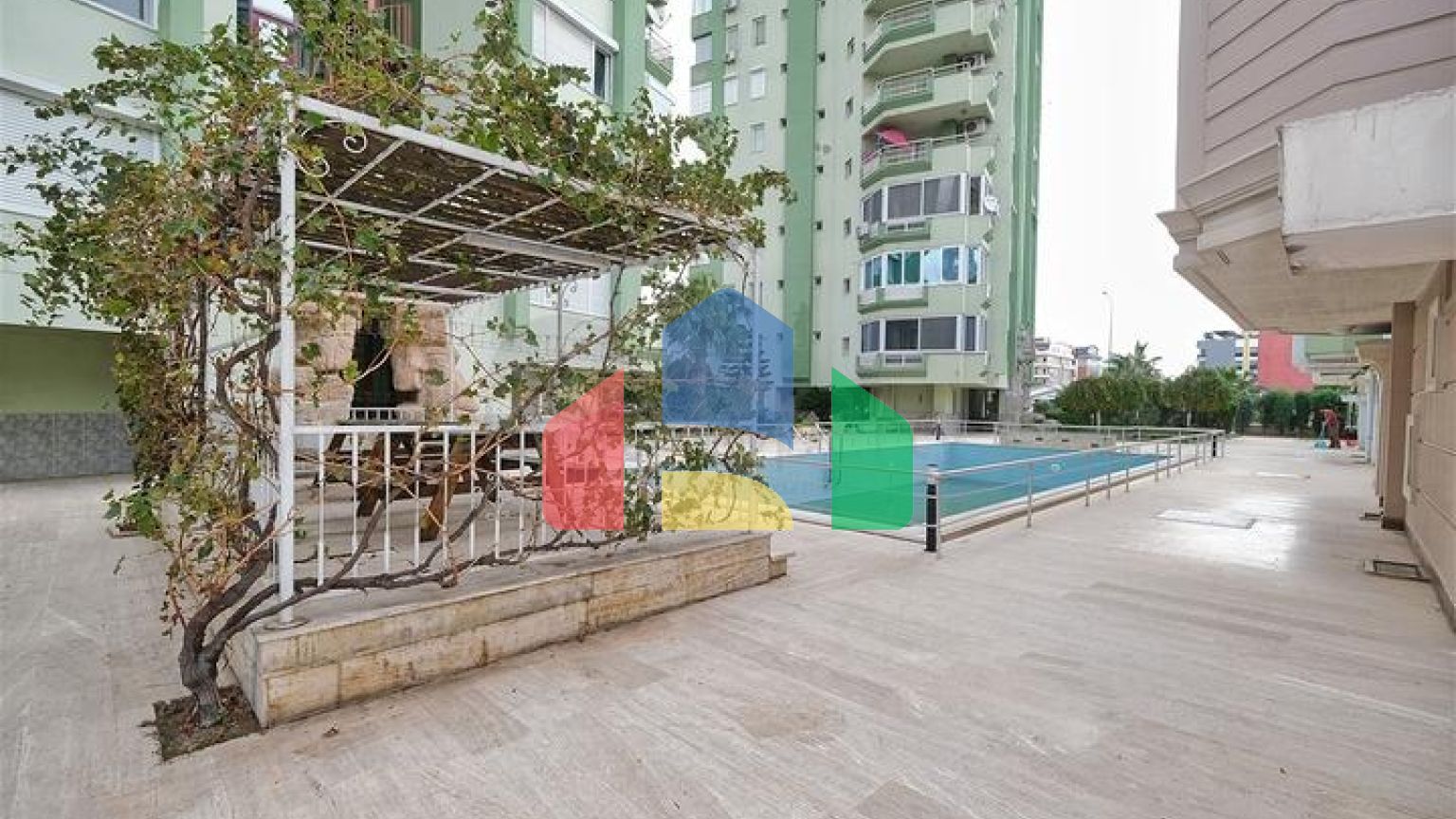 Простора квартира планування 4 + 1 в мікрорайоні Лиман - Анталія