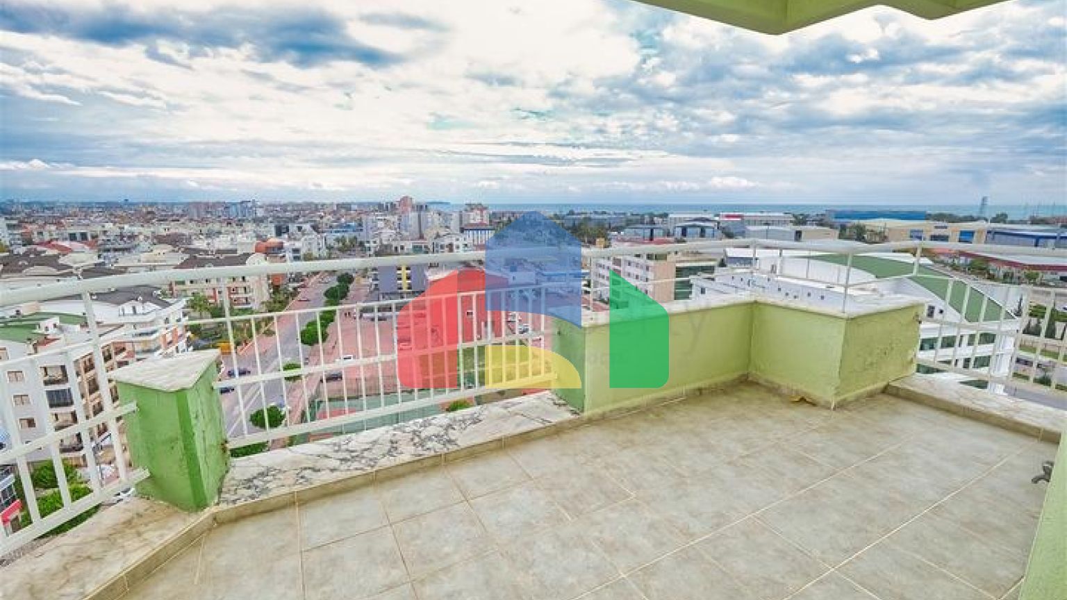 Простора квартира планування 4 + 1 в мікрорайоні Лиман - Анталія