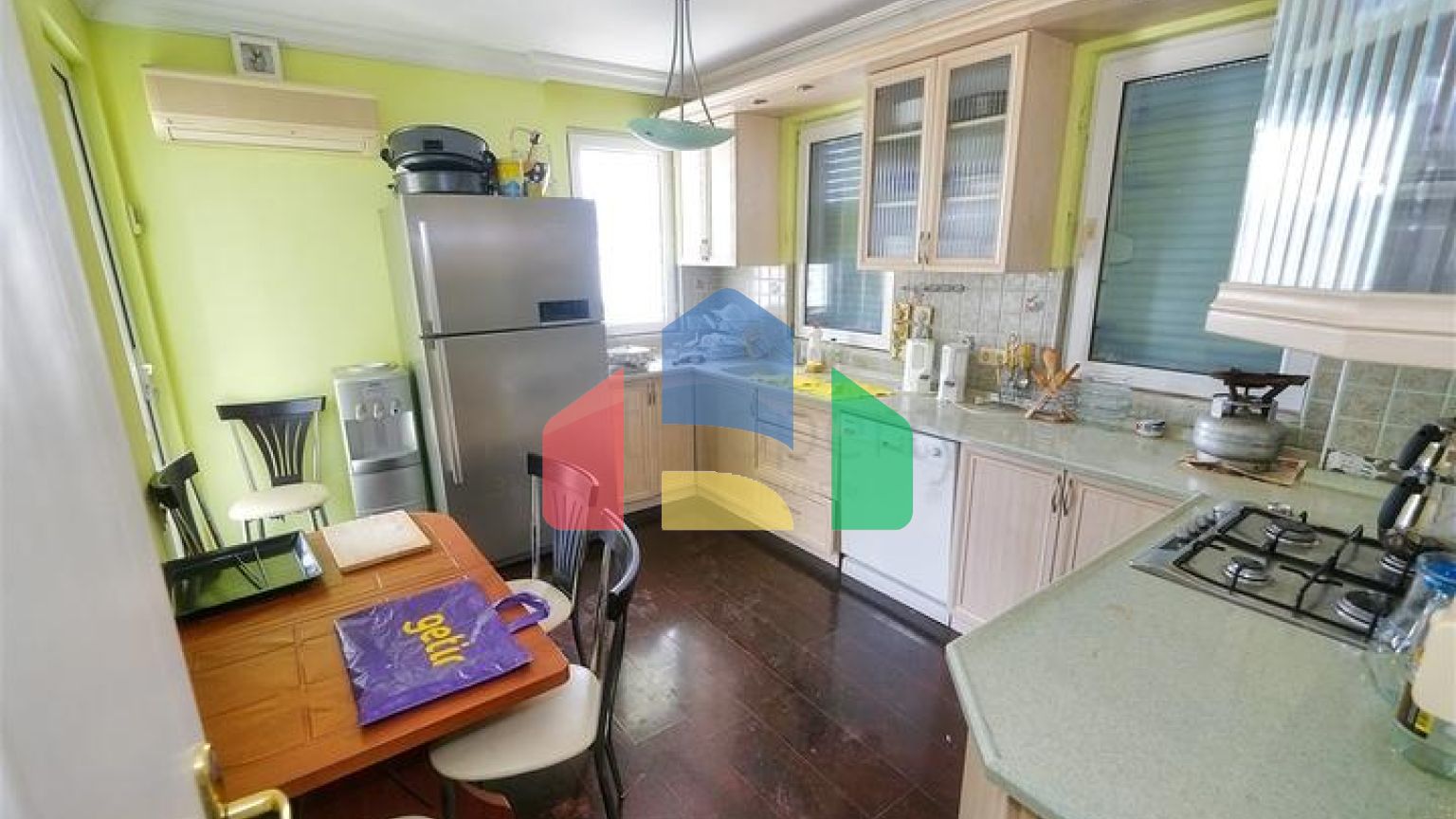 Простора квартира планування 4 + 1 в мікрорайоні Лиман - Анталія