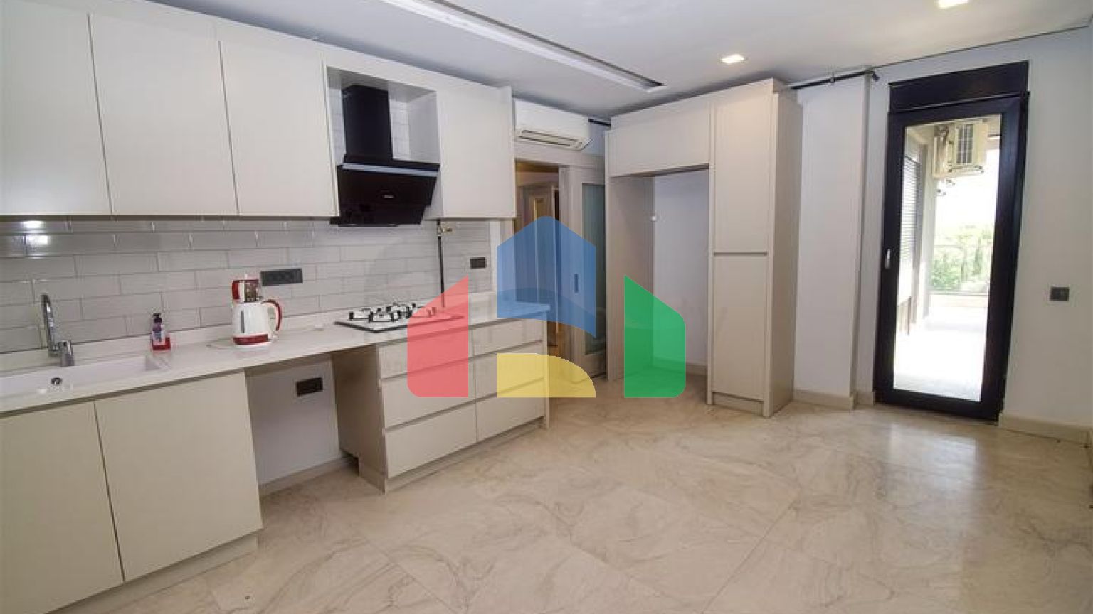 Квартира планування 5 + 1 дуплекс в мікрорайоні Унджали-Анталія