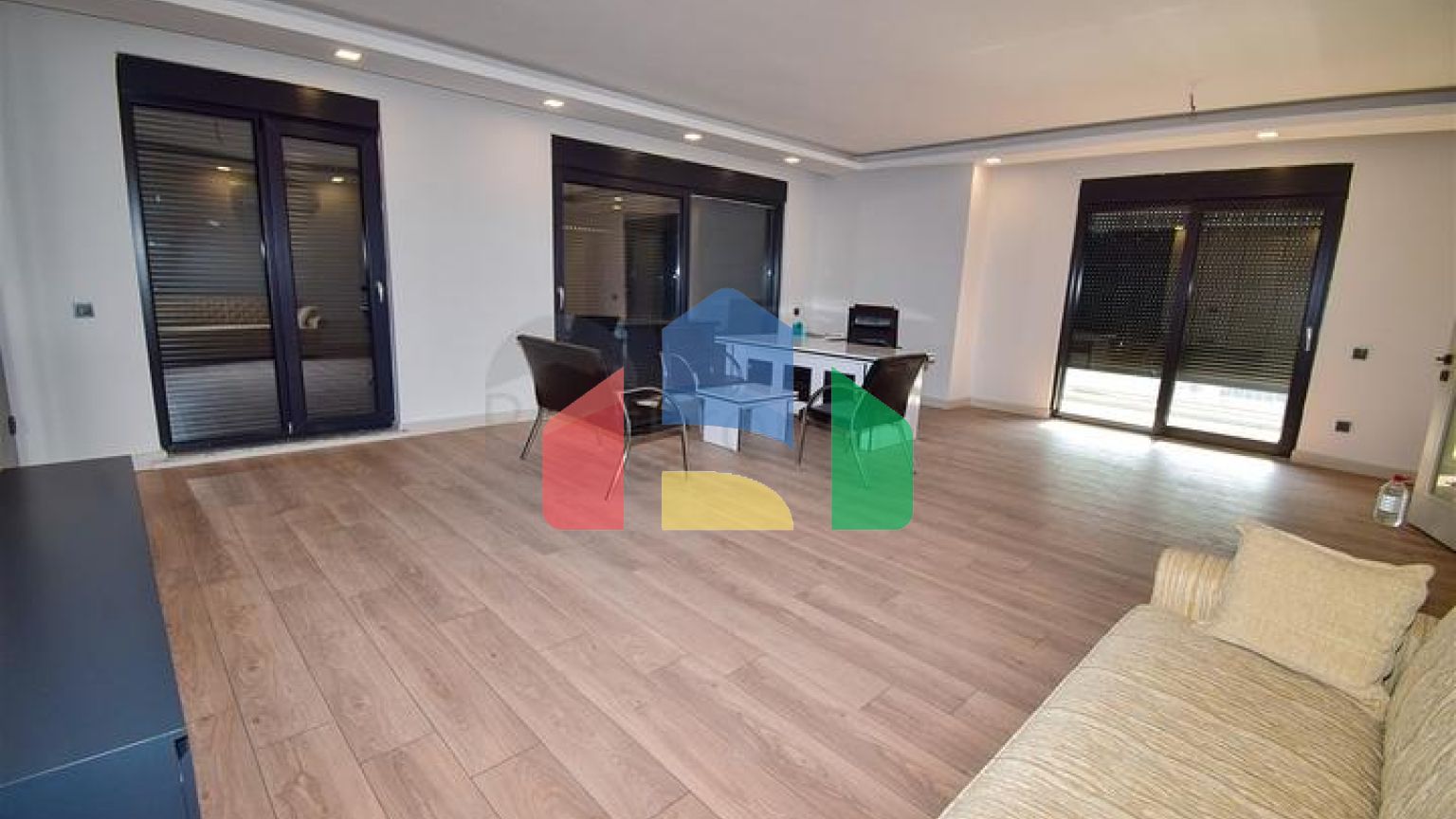 Квартира планування 5 + 1 дуплекс в мікрорайоні Унджали-Анталія