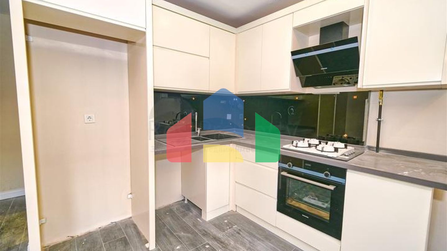 Квартири планування 1 + 1, 2 + 1 в мікрорайоні Сарису - Анталія