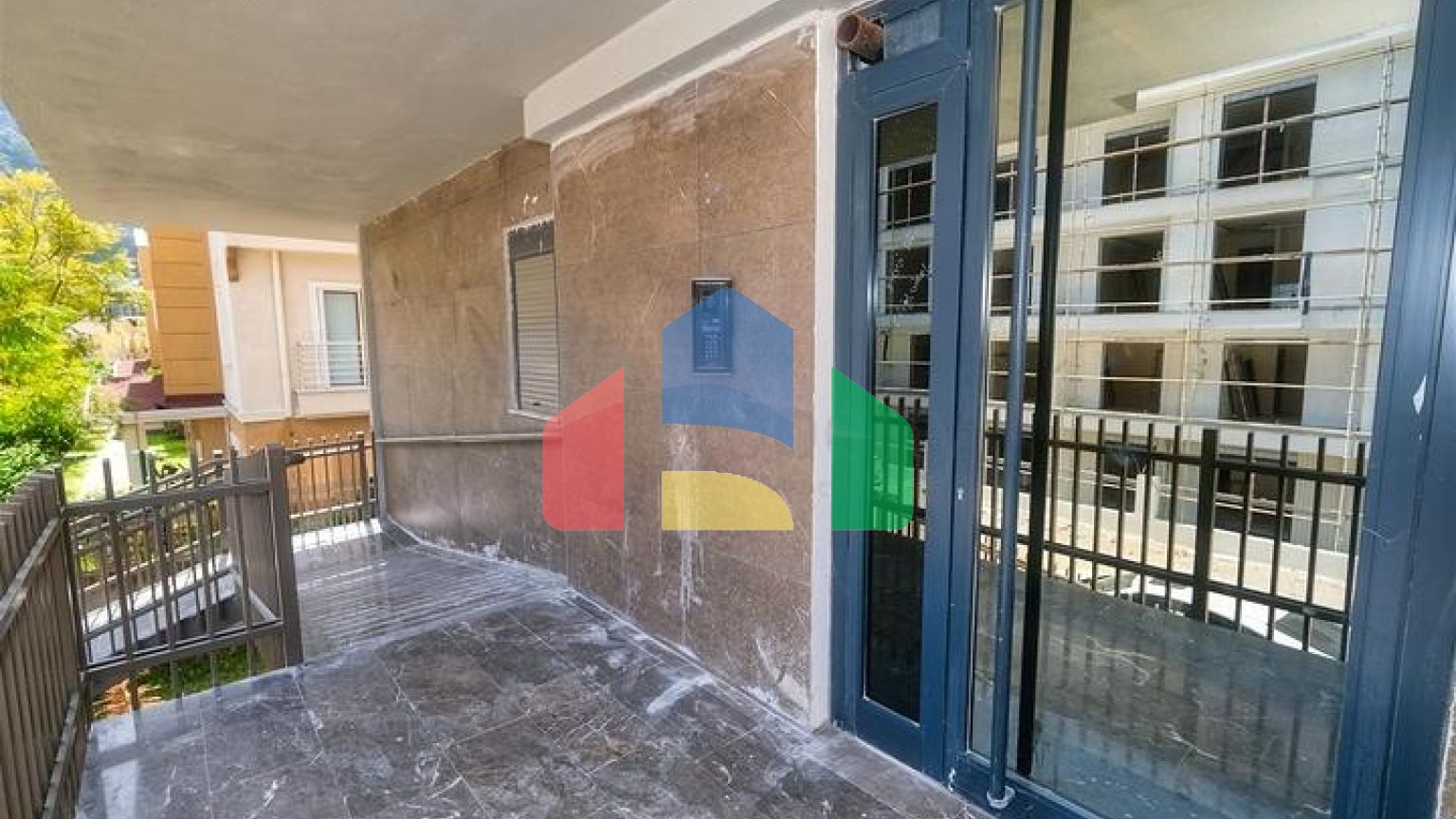 Квартири планування 1 + 1, 2 + 1 в мікрорайоні Сарису - Анталія