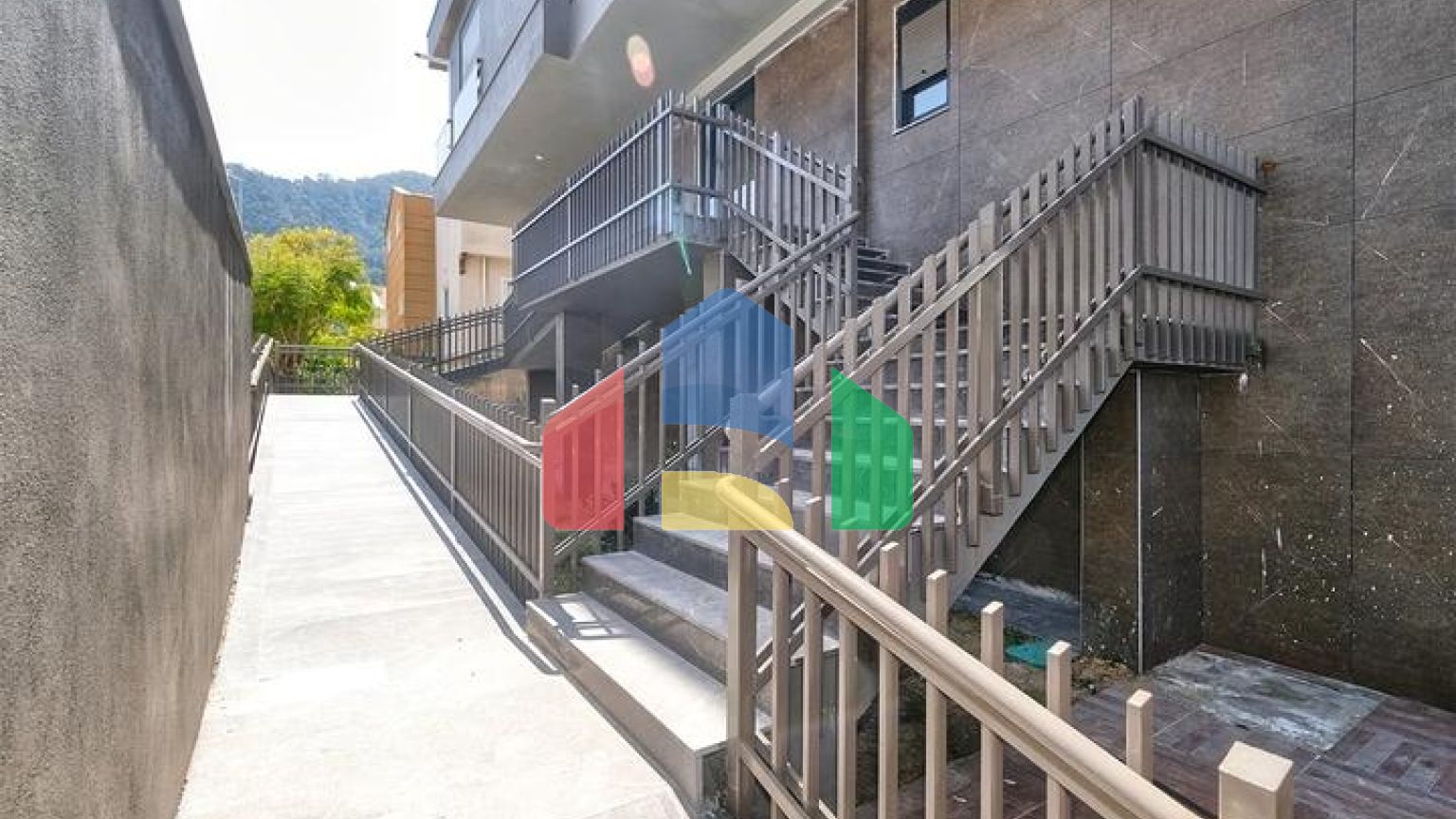 Квартири планування 1 + 1, 2 + 1 в мікрорайоні Сарису - Анталія