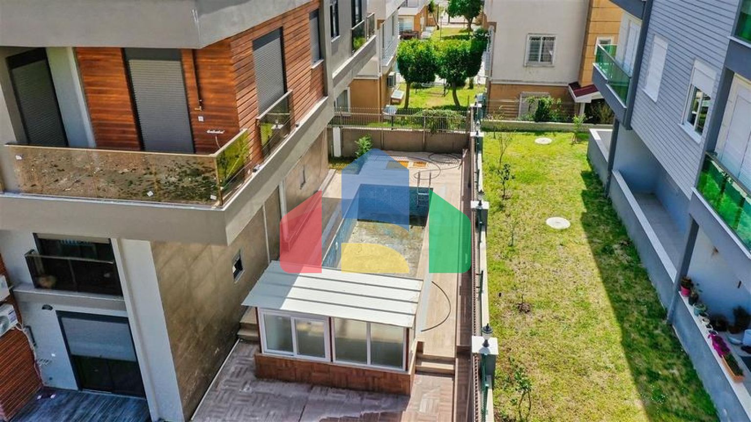 Квартири планування 1 + 1, 2 + 1 в мікрорайоні Сарису - Анталія