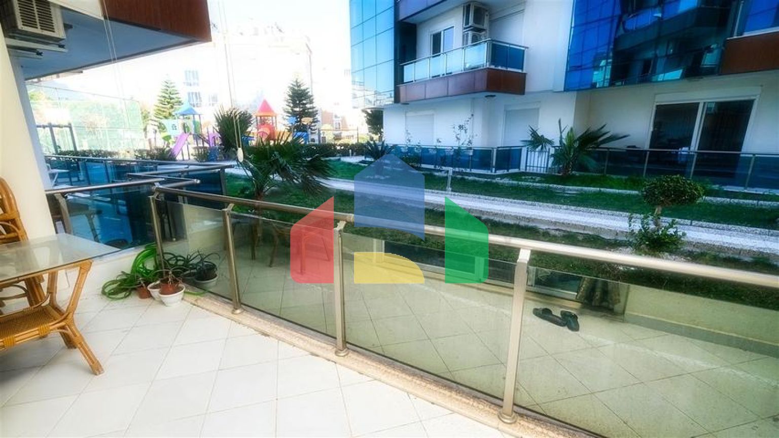 Квартира 2+1 в комплексе отельного плана в 5 минутах от моря