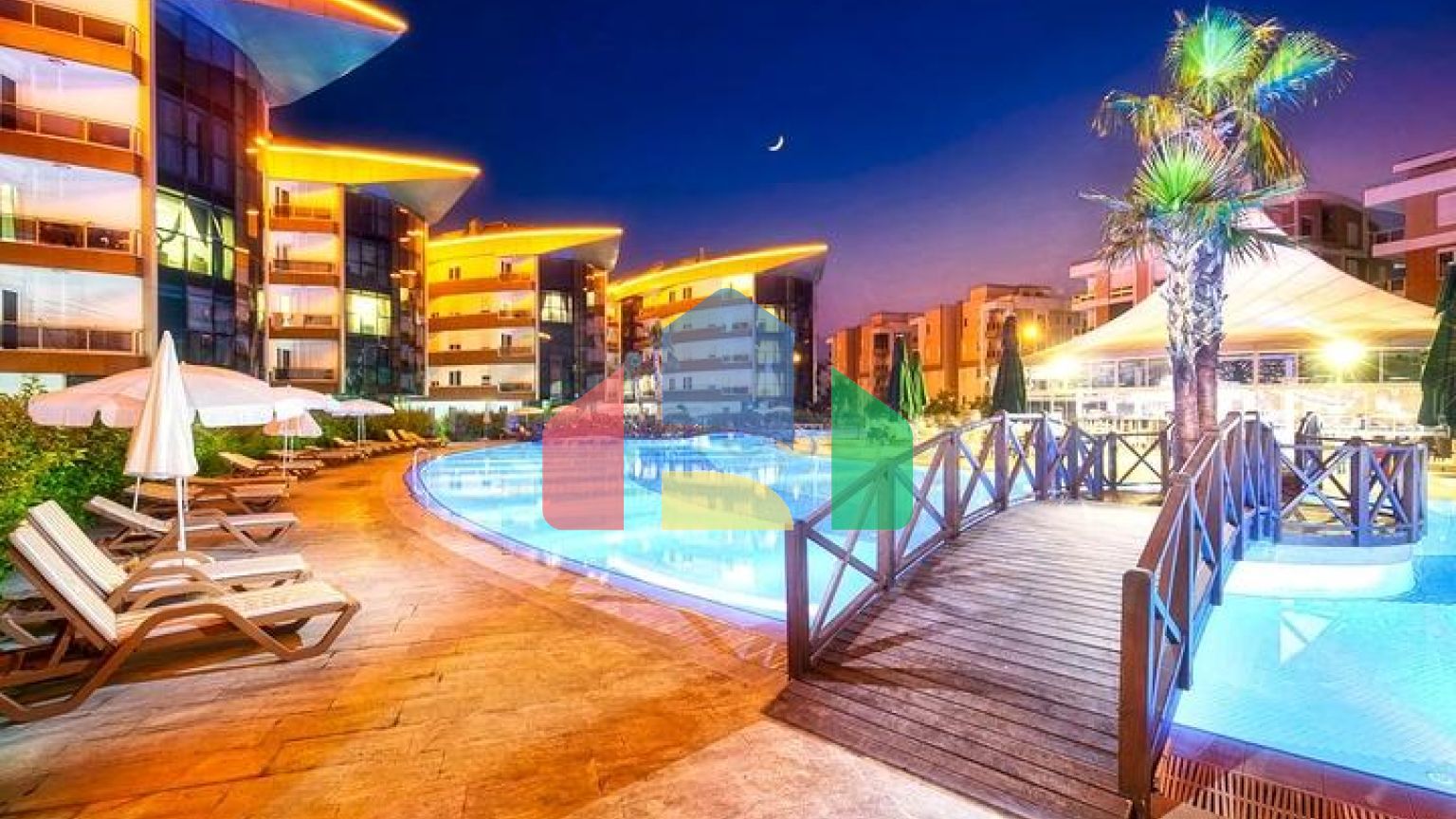 Квартира 2+1 в комплексе отельного плана в 5 минутах от моря