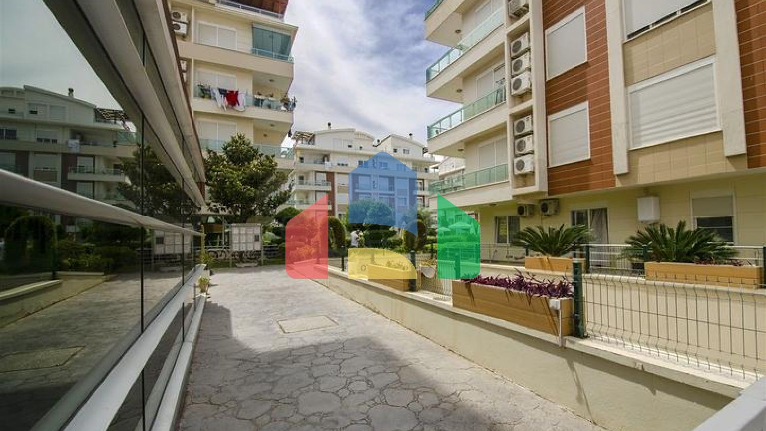 Квартира 2 + 1 з меблями в Лимані Коньяалти 600 м до моря