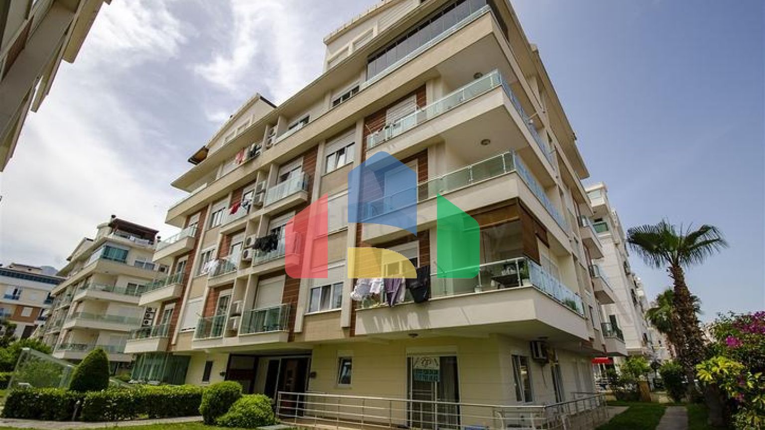 Квартира 2 + 1 з меблями в Лимані Коньяалти 600 м до моря