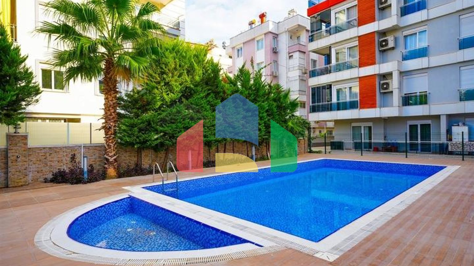 Квартира планування 2 + 1 в центрі міста Анталія