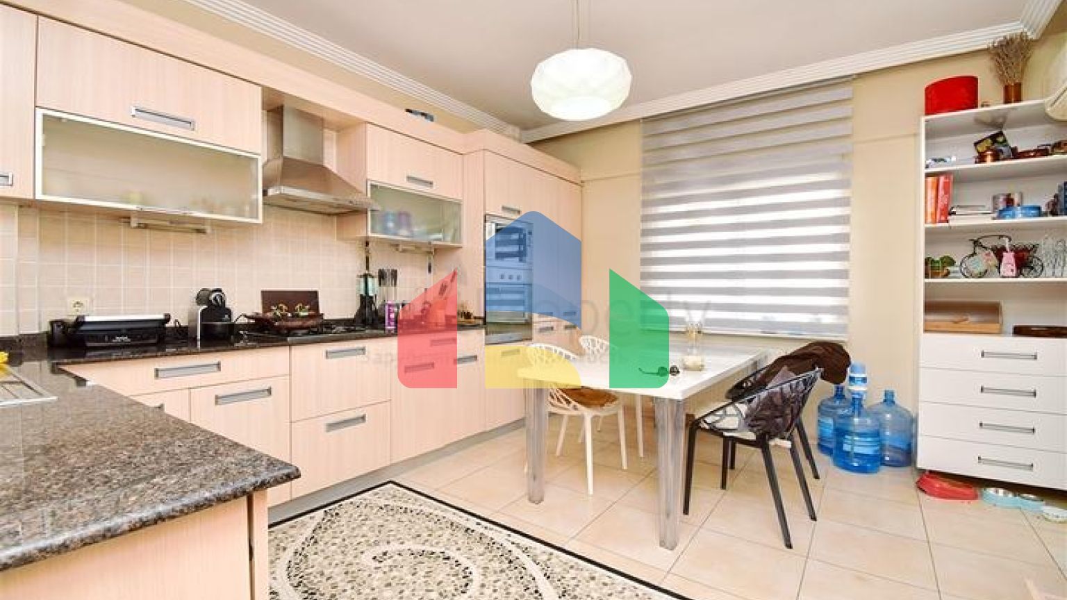 Квартира планування 5 + 1 дуплекс в районі Мейданкаваги-Анталія