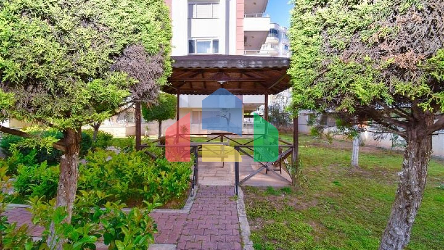 Квартира планування 5 + 1 дуплекс в районі Мейданкаваги-Анталія