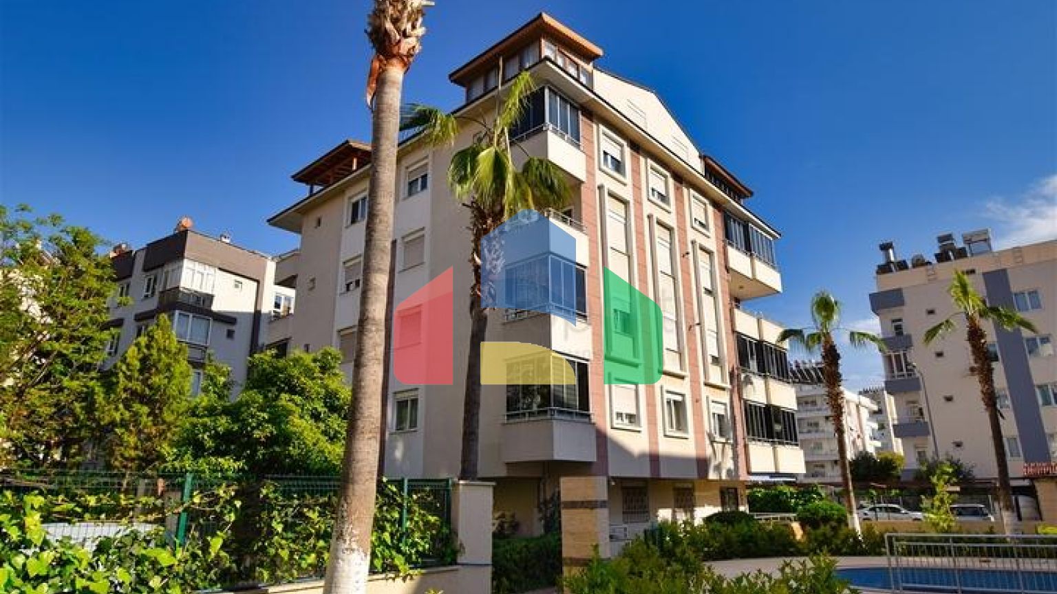 Квартира планування 5 + 1 дуплекс в районі Мейданкаваги-Анталія