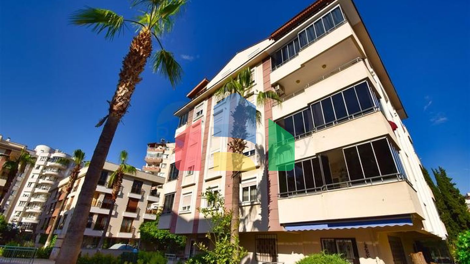 Квартира планування 5 + 1 дуплекс в районі Мейданкаваги-Анталія